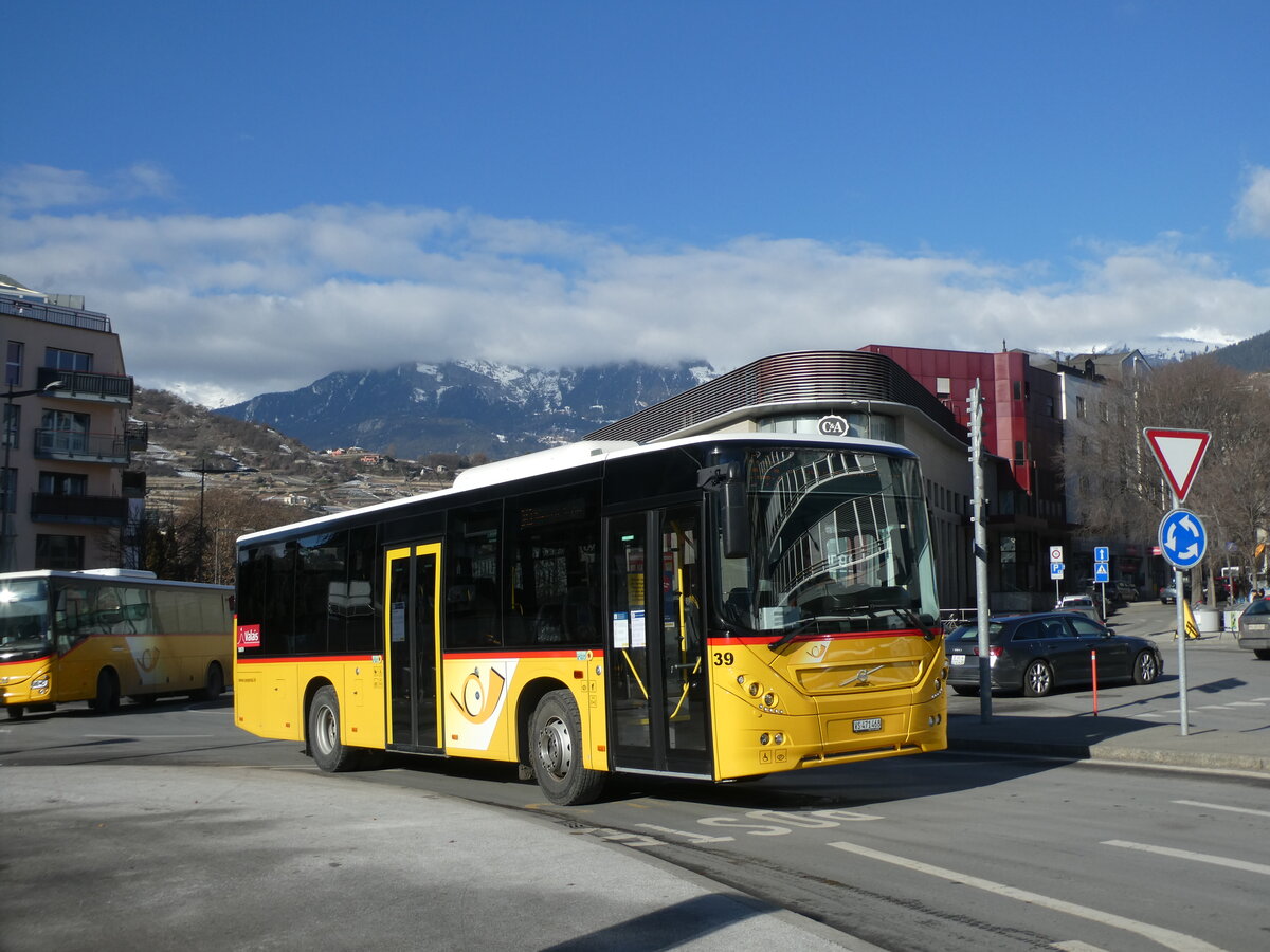 (232'194) - PostAuto Wallis - Nr. 39/VS 471'468 - Volvo am 21. Januar 2022 beim Bahnhof Sion