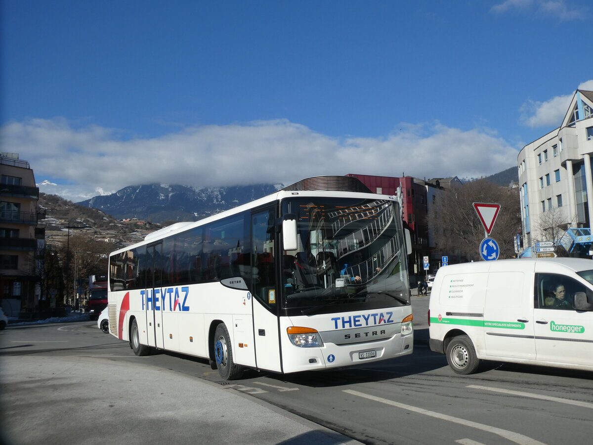 (232'205) - Theytaz, Sion - VS 11'006 - Setra am 21. Januar 2022 beim Bahnhof Sion