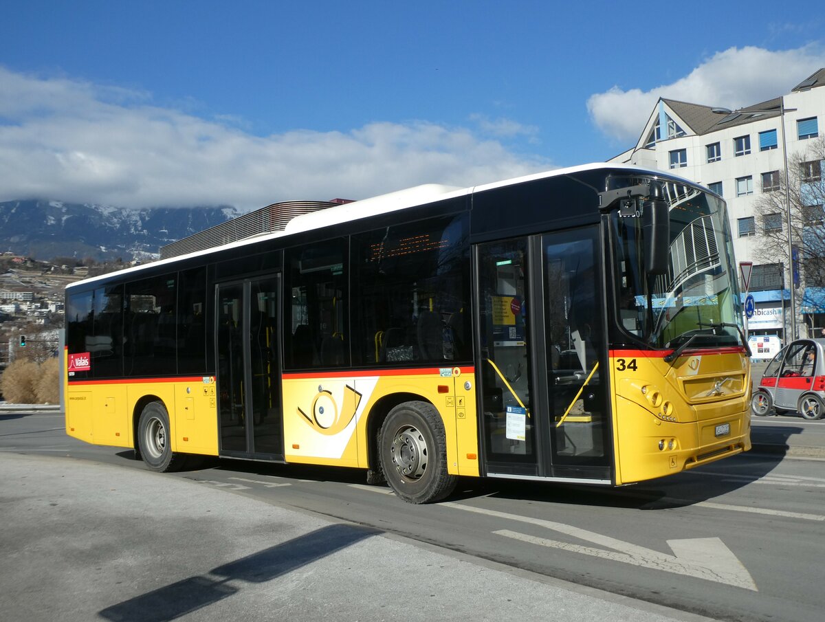 (232'210) - PostAuto Wallis - Nr. 34/VS 471'081 - Volvo (ex TRD, Savise) am 21. Januar 2022 beim Bahnhof Sion