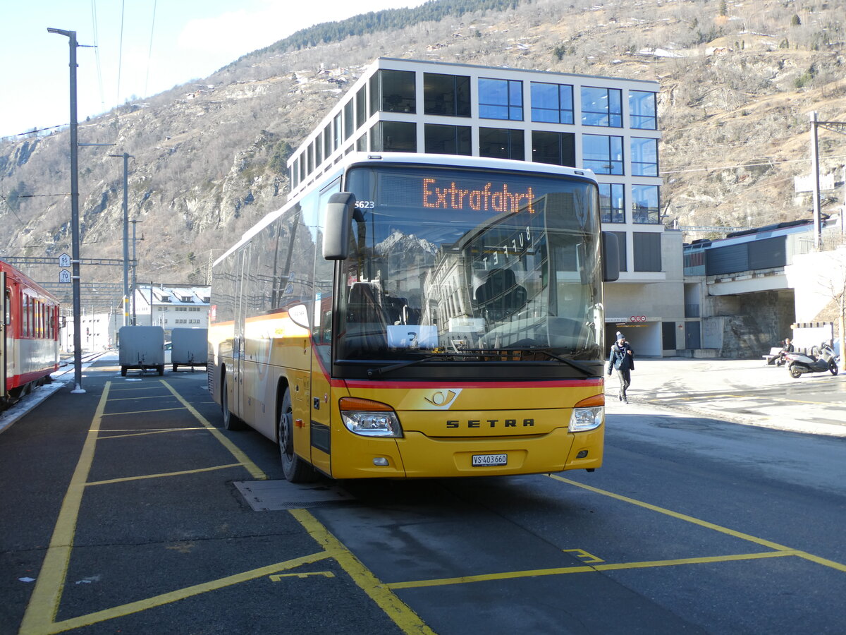 (232'235) - PostAuto Wallis - VS 403'660 - Setra am 21. Januar 2022 beim Bahnhof Brig