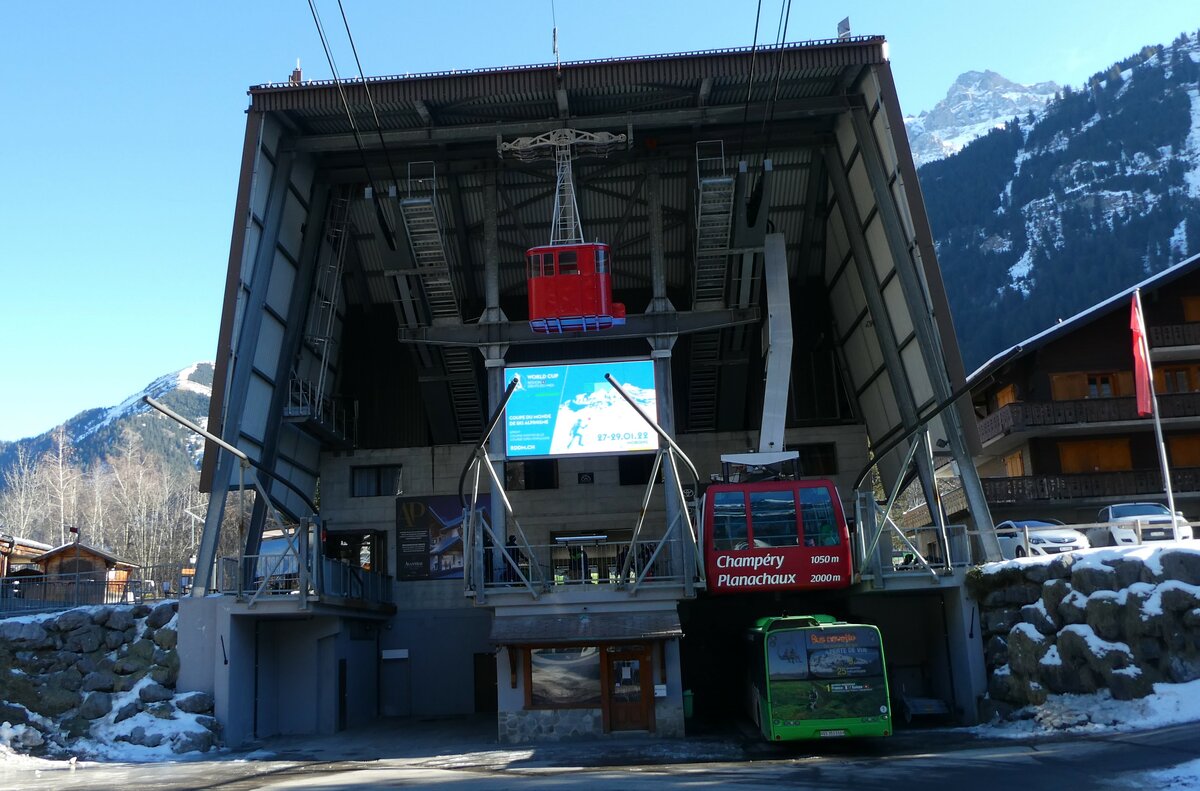 (232'464) - TPC Aigle - Nr. 450/VS 353'316 - Solaris (ex Nr. 17) am 29. Januar 2022 beim Bahnhof Champry