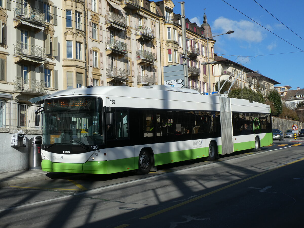 (232'547) - transN, La Chaux-de-Fonds - Nr. 138 - Hess/Hess Gelenktrolleybus am 30. Januar 2022 beim Bahnhof Neuchtel