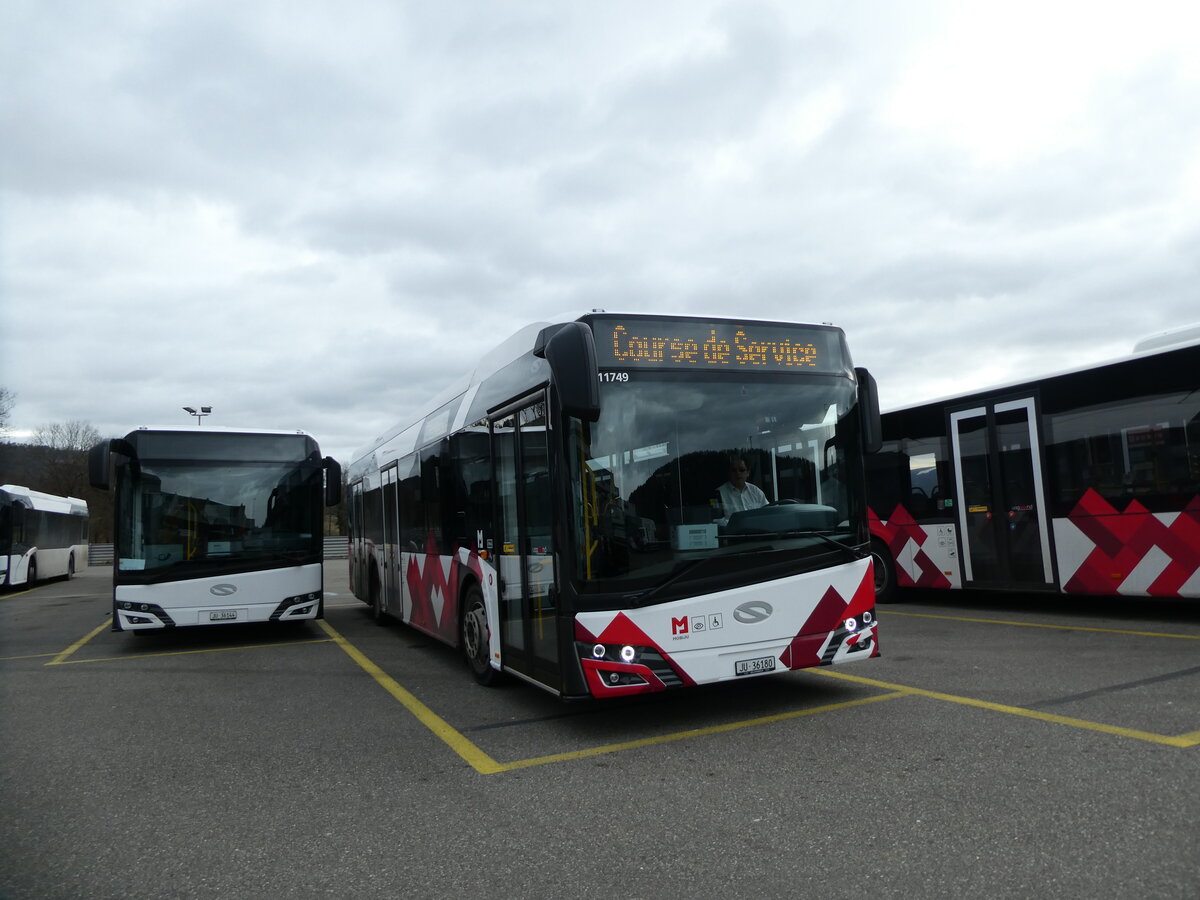 (232'653) - CarPostal Ouest - JU 36'180 - Solaris am 6. Februar 2022 in Develier, Parkplatz