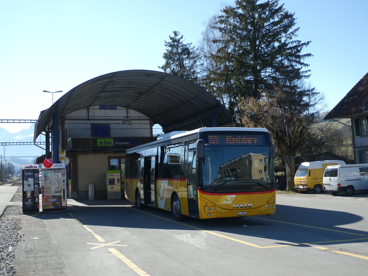 (233'331) - Engeloch, Riggisberg - Nr. 13/BE 98'334 - Iveco am 28. Februar 2022 beim Bahnhof Thurnen