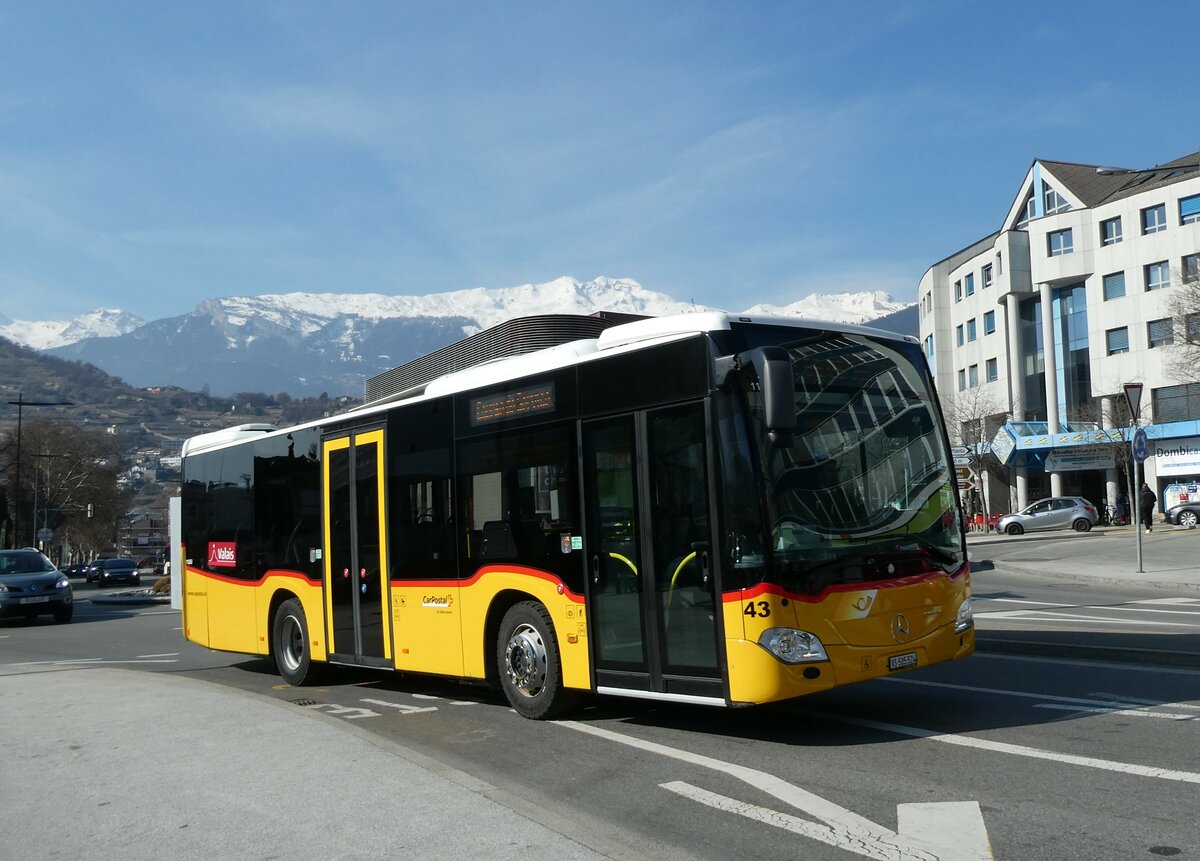 (233'455) - PostAuto Wallis - Nr. 43/VS 505'524 - Mercedes am 7. Mrz 2022 beim Bahnhof Sion