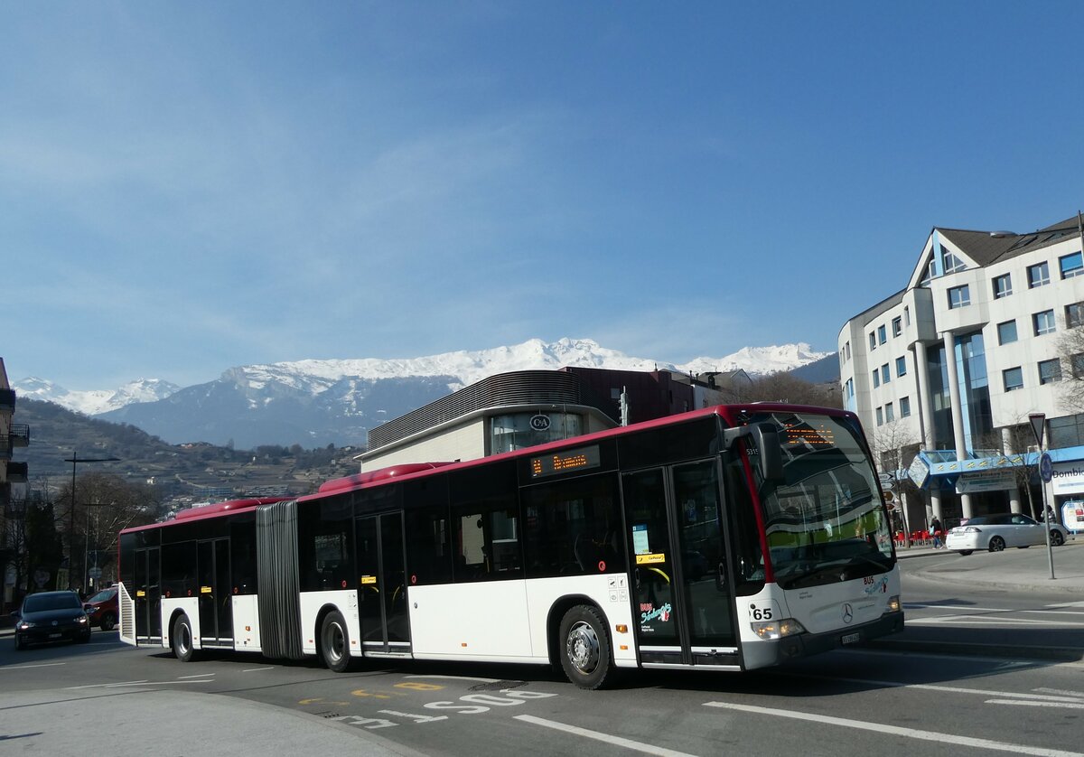 (233'464) - PostAuto Wallis - Nr. 65/VS 186'400 - Mercedes (ex Lathion, Sion Nr. 65) am 7. Mrz 2022 beim Bahnhof Sion