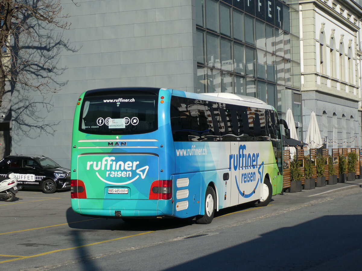 (233'495) - Ruffiner, Turtmann - VS 465'000 - MAN am 7. Mrz 2022 beim Bahnhof Brig