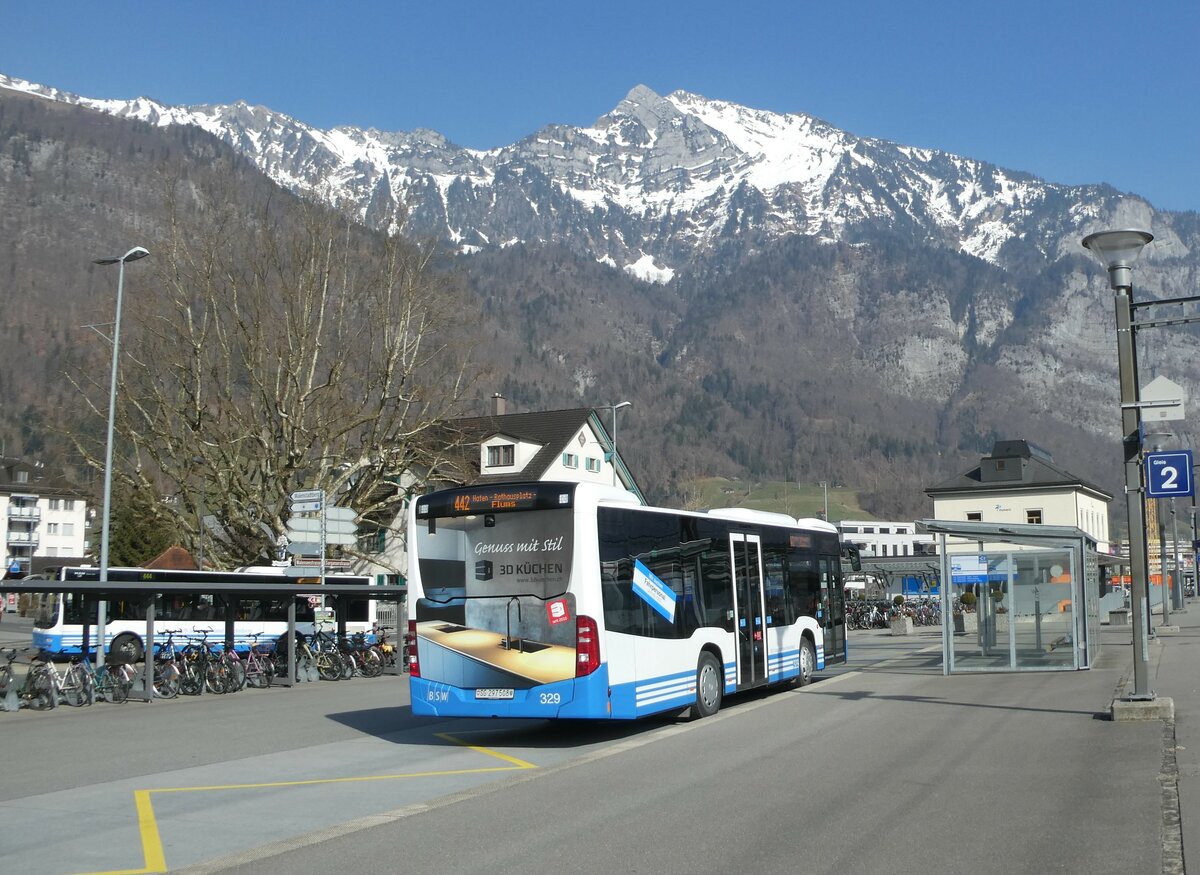 (233'568) - BSW Sargans - Nr. 329/SG 297'508 - Mercedes am 8. Mrz 2022 beim Bahnhof Walenstadt