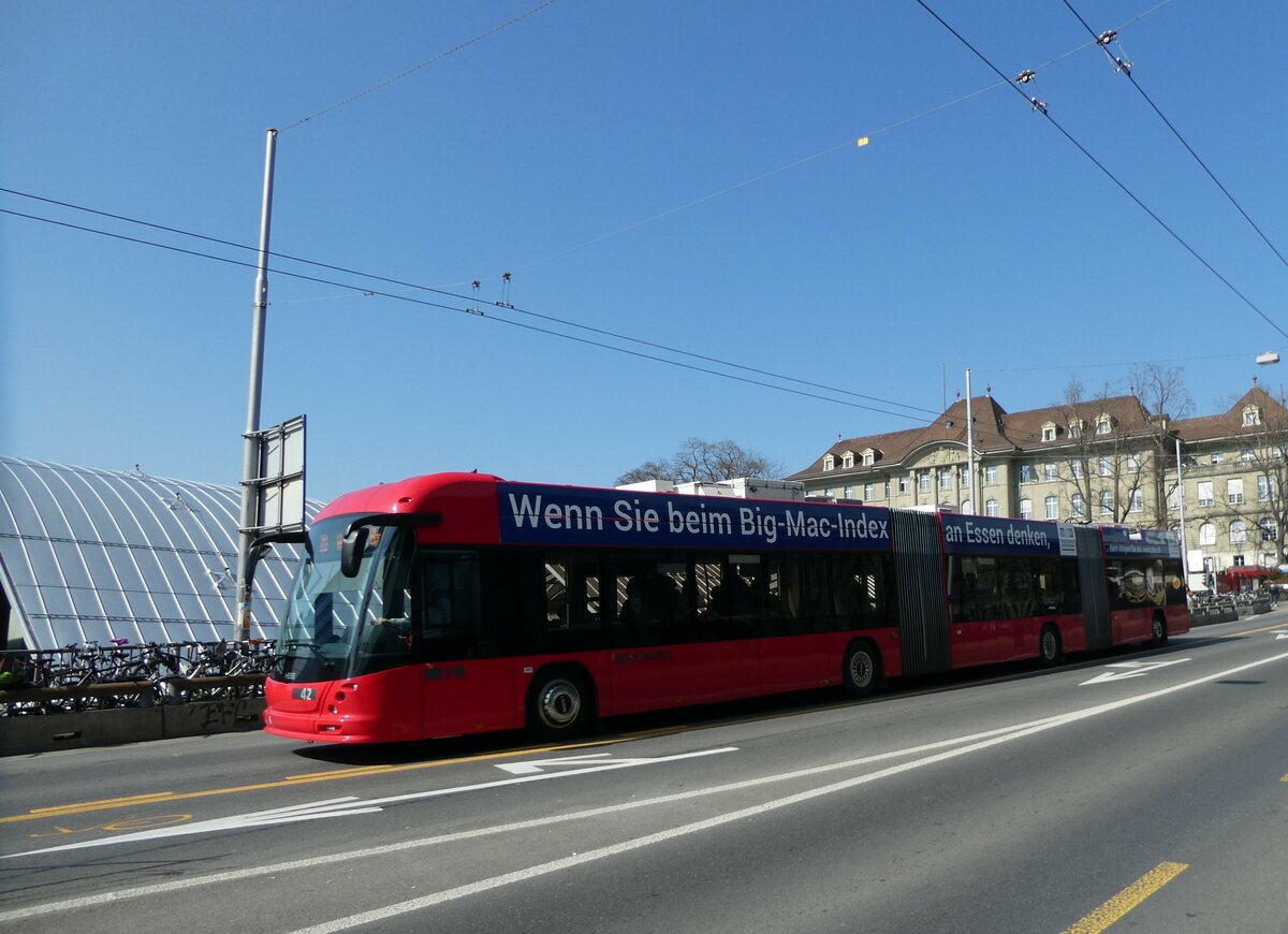 (233'594) - Bernmobil, Bern - Nr. 42 - Hess/Hess Doppelgelenktrolleybus am 9. Mrz 2022 in Bern, Schanzenstrasse