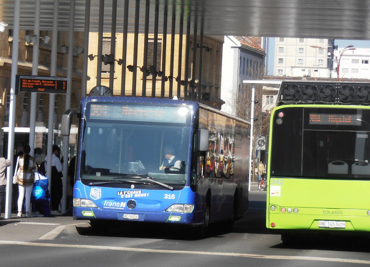 (234'094) - transN, La Chaux-de-Fonds - Nr. 316/NE 56'216 - Mercedes (ex TRN La Chaux-de-Fonds Nr. 316) am 26. Mrz 2022 beim Bahnhof La Chaux-de-Fonds