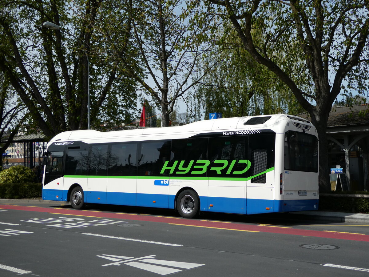 (234'416) - VBL Luzern - Nr. 54/LU 287'201 - Volvo am 11. April 2022 beim Bahnhof Luzern