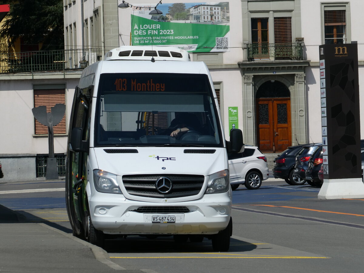 (234'595) - TPC Aigle - Nr. 604/VS 487'434 - Mercedes am 15. April 2022 beim Bahnhof Aigle