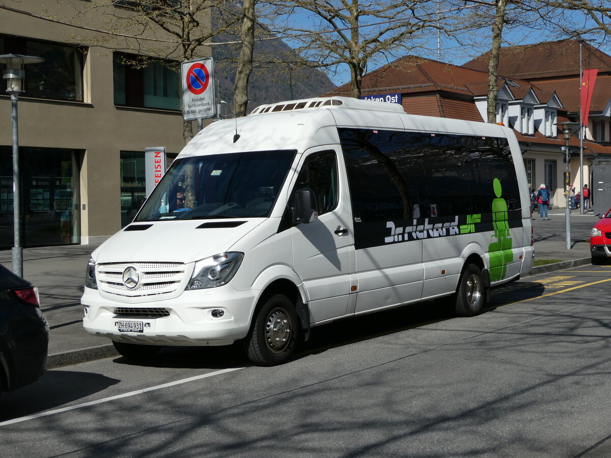 (234'671) - Dr. Richard, Zrich - ZH 694'931 - Mercedes am 17. April 2022 beim Bahnhof Interlaken Ost