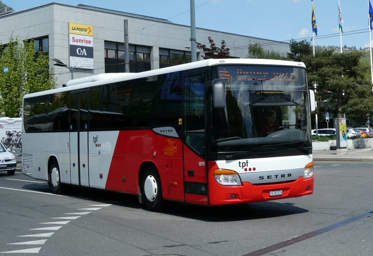 (234'955) - TPF Fribourg - Nr. 1070/FR 301'576 - Setra (ex CJ Tramelan Nr. 124) am 30. April 2022 beim Bahnhof Vevey