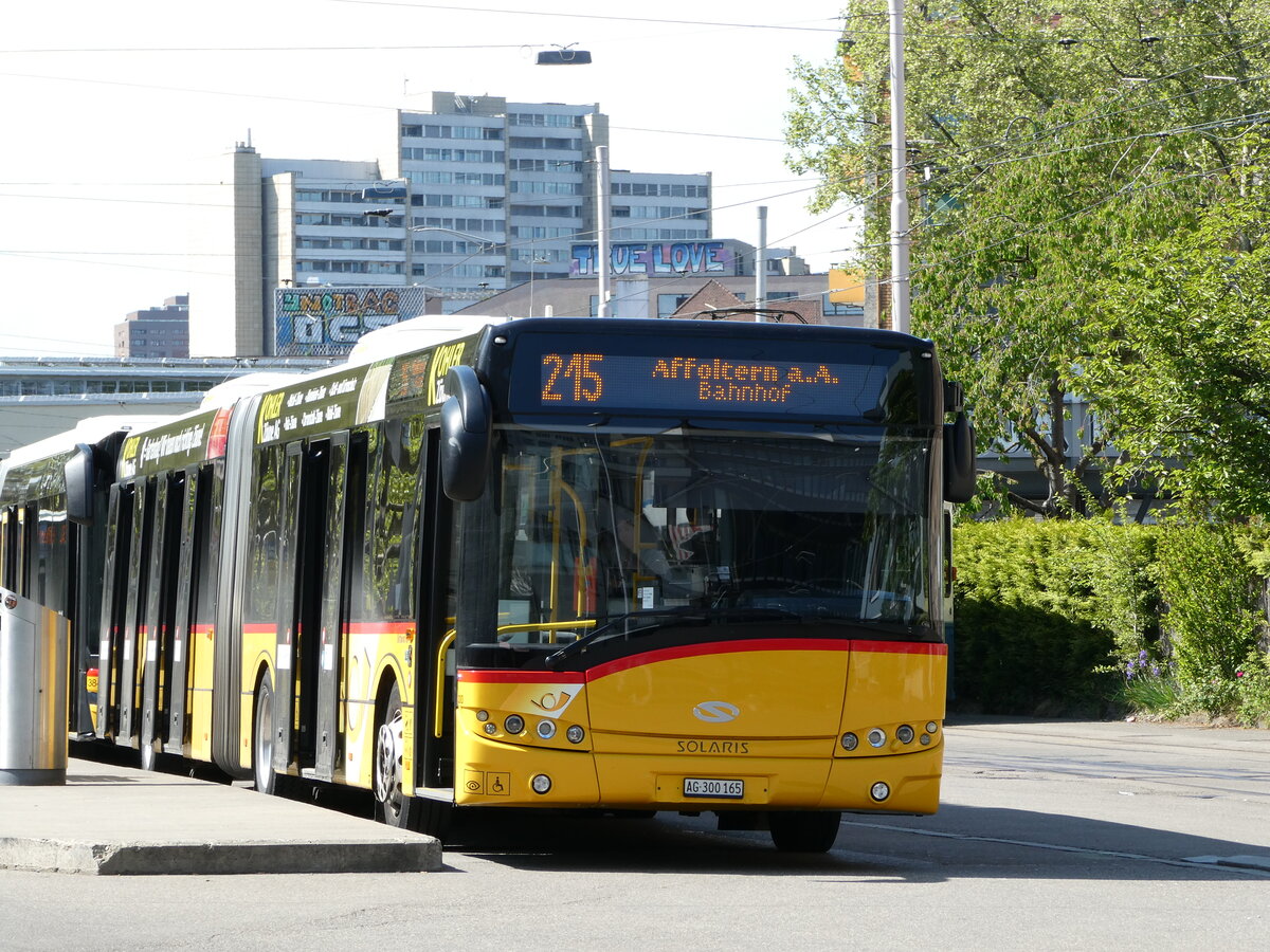 (235'077) - Stutz, Jonen - Nr. 300/AG 300'165 - Solaris am 2. Mai 2022 beim Bahnhof Zrich-Wiedikon