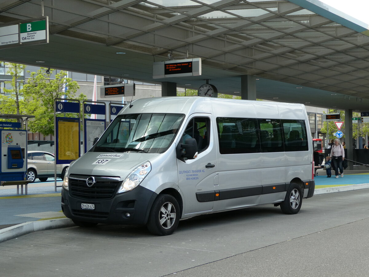 (235'137) - Leuthold, Horgen - ZH 626'474 - Opel am 4. Mai 2022 beim Bahnhof Horgen