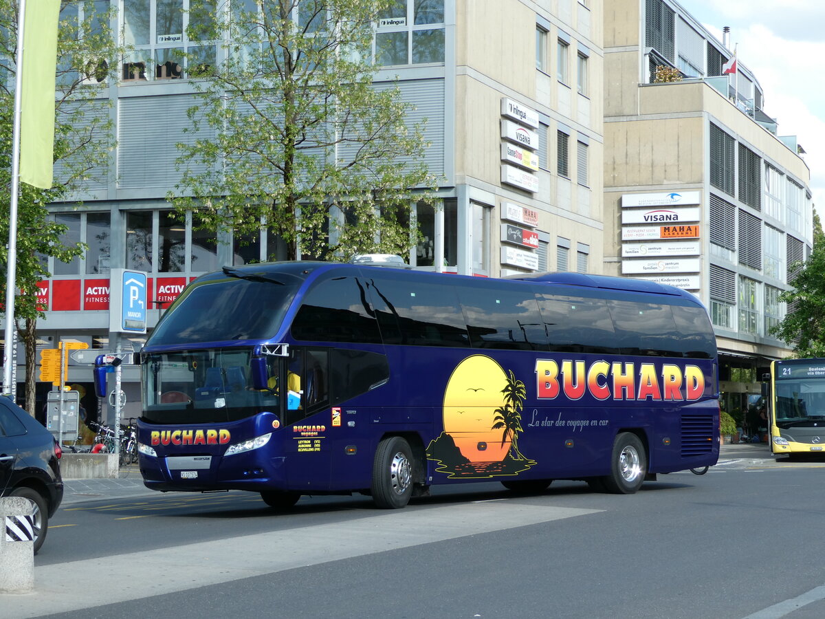 (235'568) - Buchard, Leytron - Nr. 27/VS 107'574 - Neoplan am 14. Mai 2022 beim Bahnhof Thun