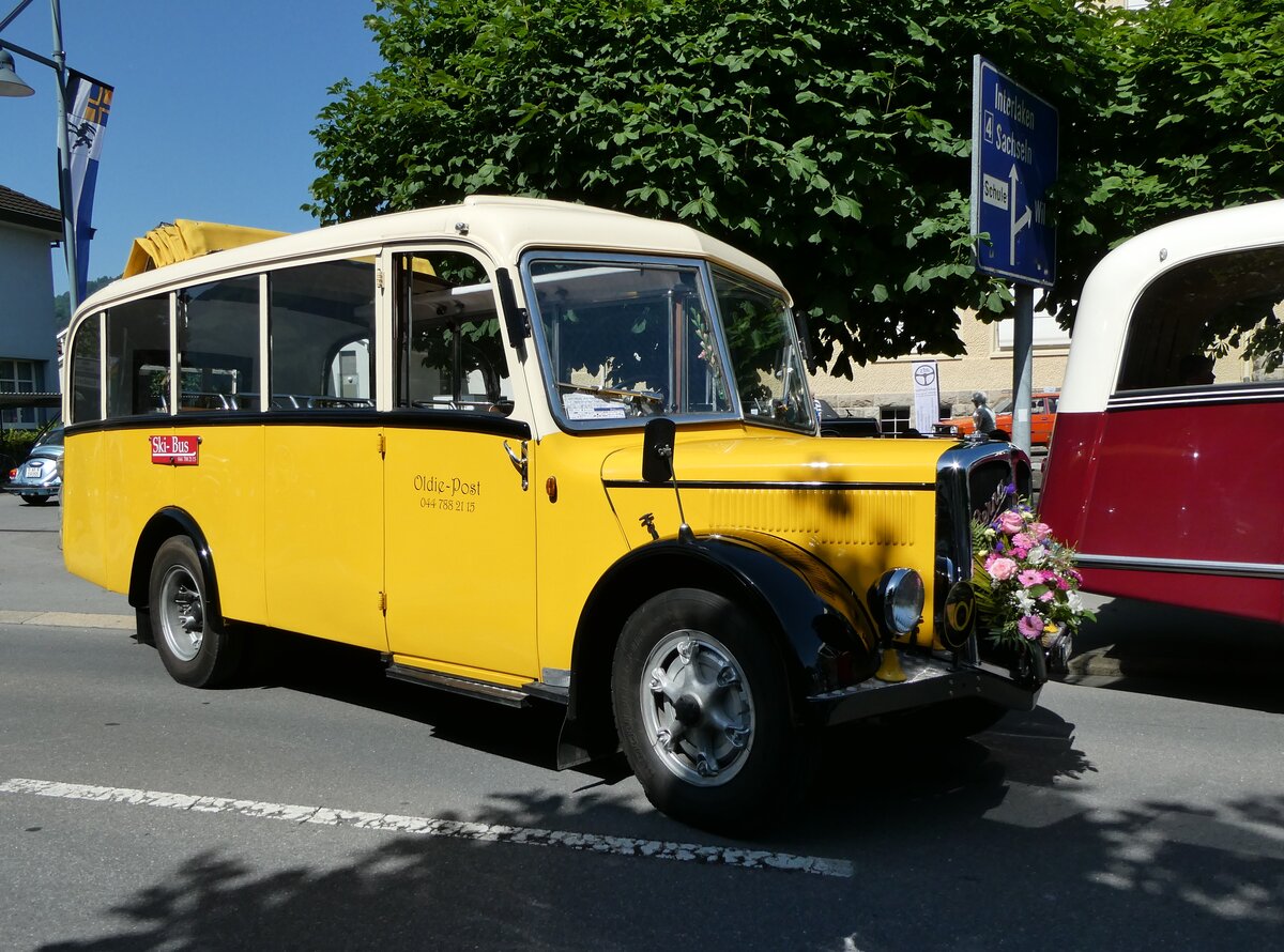 (236'573) - Moser, Schnenberg - ZH 216'722 - Berna/Hess (ex Barenco, Faido) am 4. Juni 2022 in Sarnen, OiO