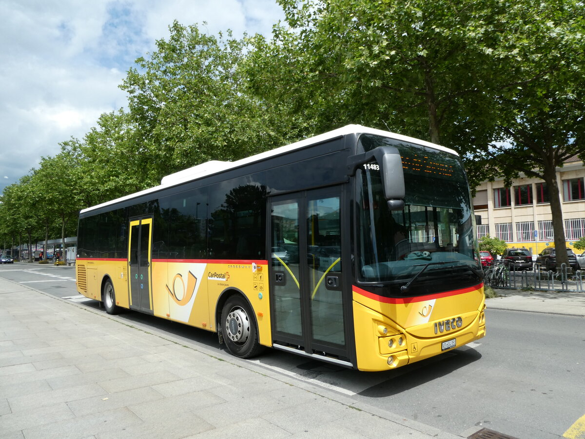 (236'974) - CarPostal Ouest - VD 604'351 - Iveco am 6. Juni 2022 beim Bahnhof Yverdon