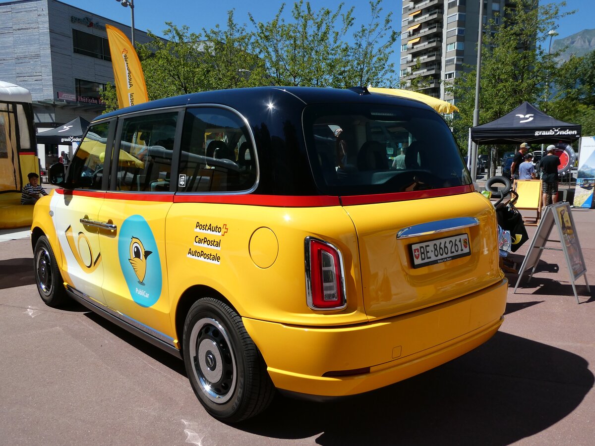 (237'163) - PostAuto Bern - BE 866'261 - LEVC-London-Taxi am 12. Juni 2022 beim Bahnhof Landquart