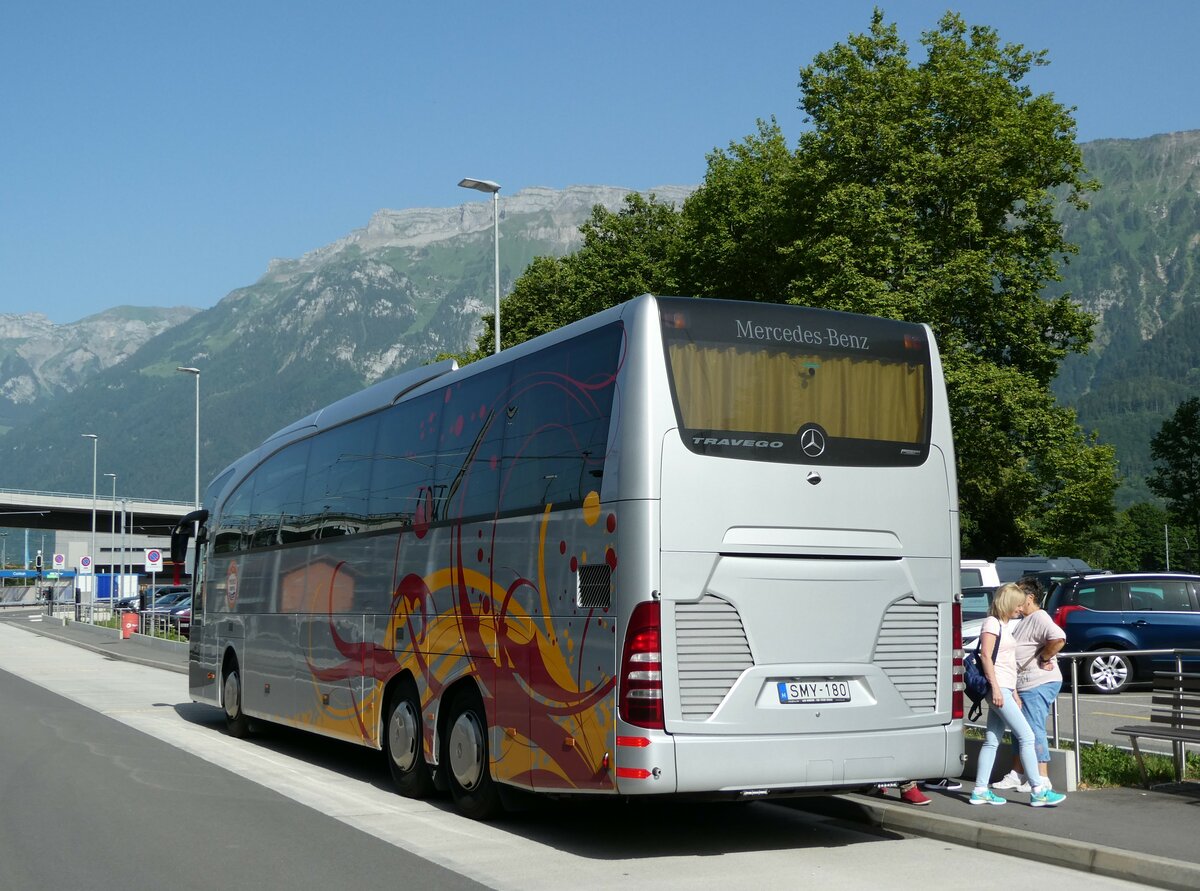 (237'244) - Aus Ungarn: Proko Travel, Szeged - SMY-180 - Mercedes am 18. Juni 2022 beim Bahnhof Interlaken Ost