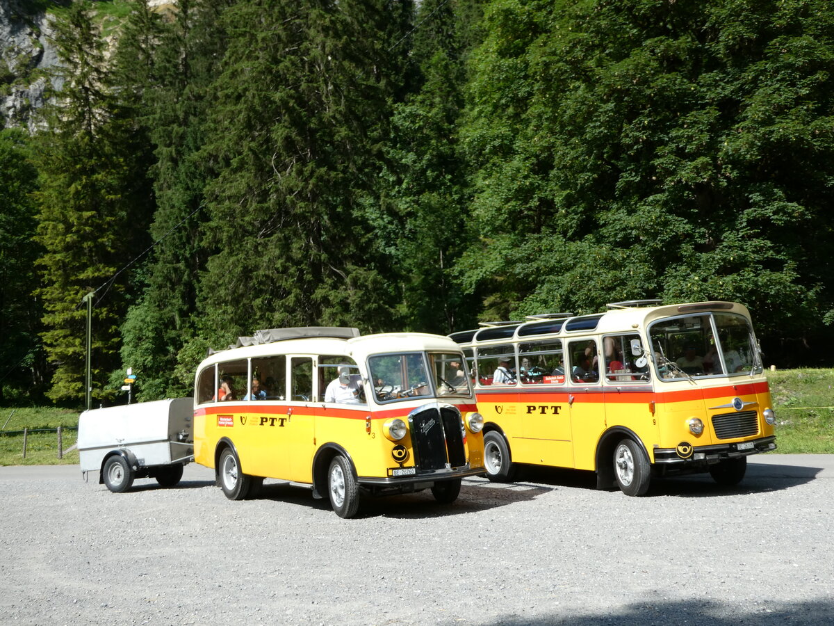 (237'706) - Schmid, Thrishaus - Nr. 3/BE 26'760 - Saurer/Gangloff (ex Geiger, Adelboden Nr. 3) + Nr. 9/BE 26'105 - Saurer/R&J (ex Geiger, Adelboden Nr. 9) am 26. Juni 2022 in Kiental, Tschingel