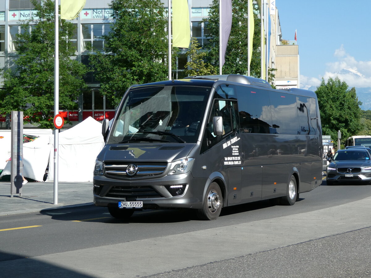 (238'032) - Aus Tschechien: Hua Xia Travel, Rudn - ZHU 55'555 - Mercedes/Turas am 11. Juli 2022 beim Bahnhof Thun