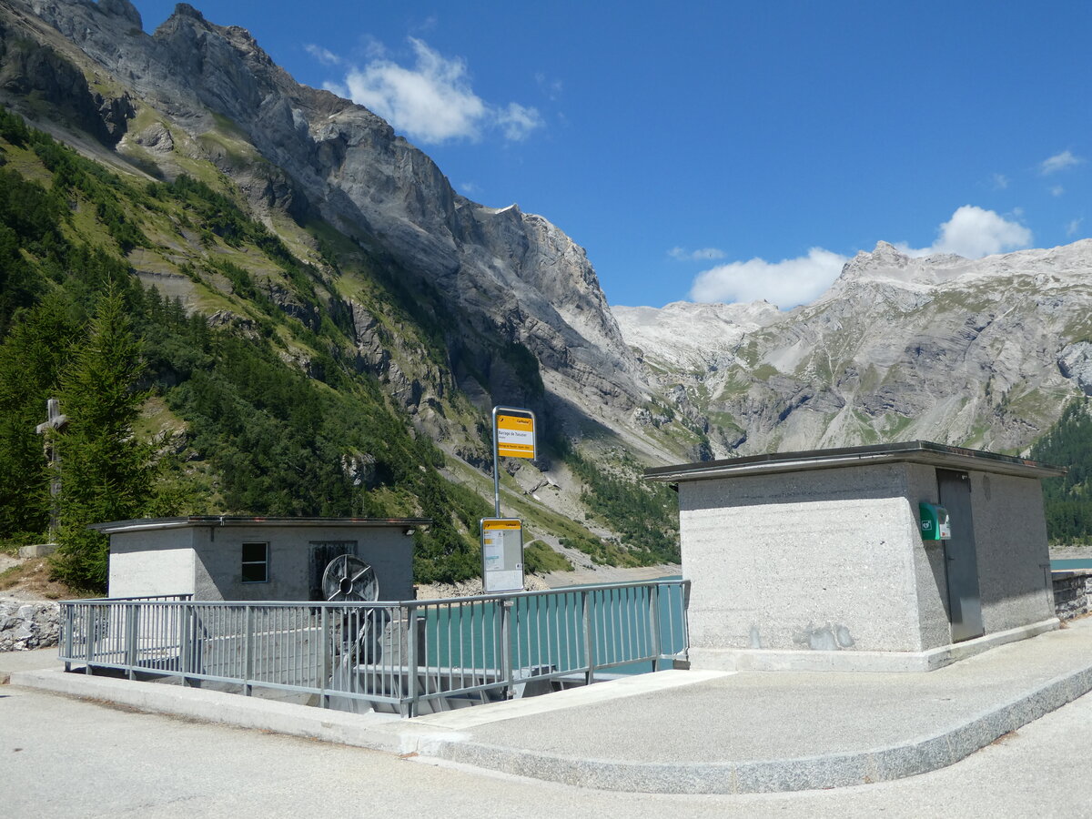 (238'679) - PostAuto-Haltestelle am 31. Juli 2022 in Anzre, Barrage de Tseuzier