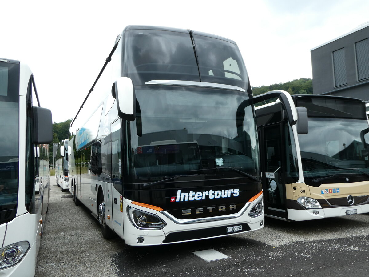 (238'925) - Intertours, Domdidier - FR 300'494 - Setra am 7. August 2022 in Winterthur, EvoBus