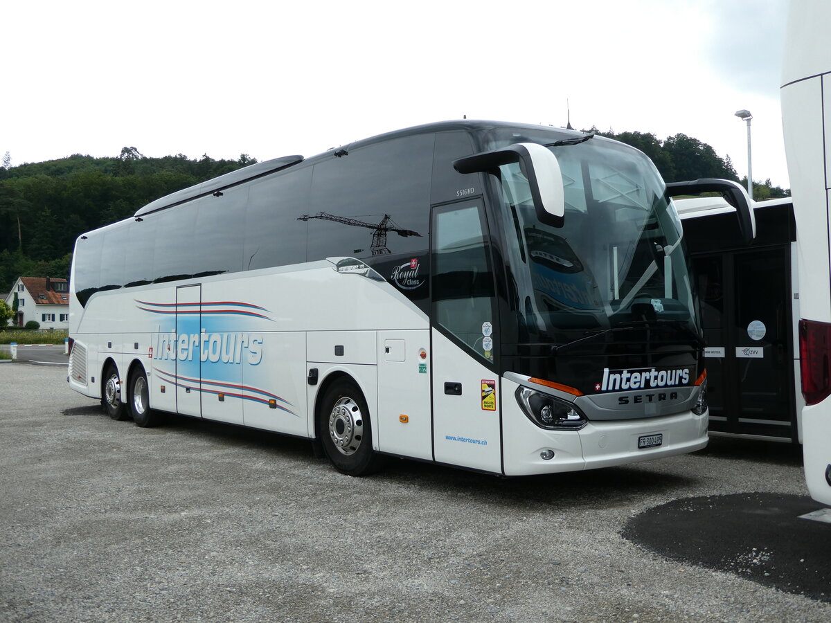 (238'936) - Intertours, Domdidier - FR 300'495 - Setra am 7. August 2022 in Winterthur, EvoBus