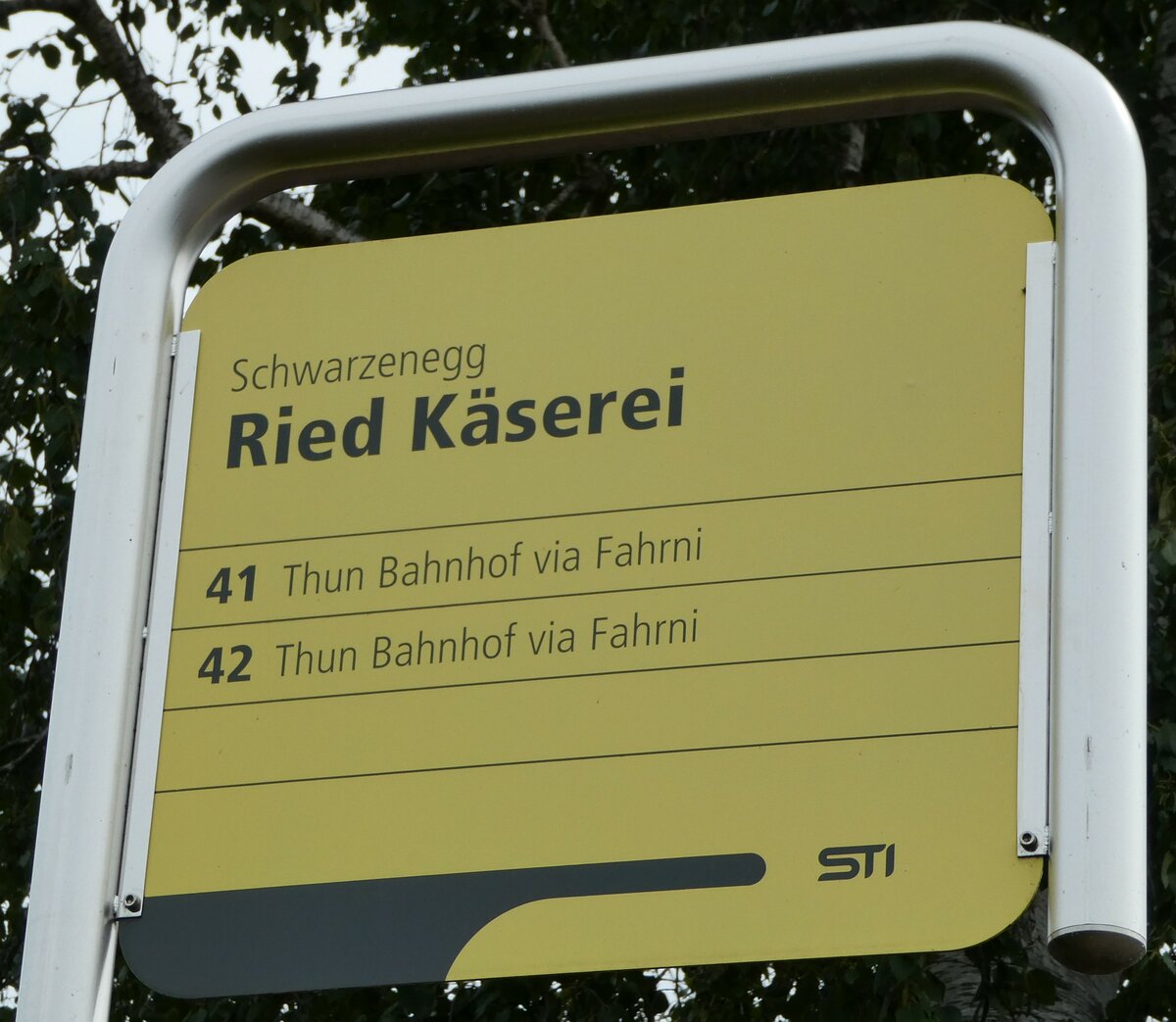 (239'049) - STI-Haltestellenschild - Schwarzenegg, Ried Kserei - am 14. August 2022