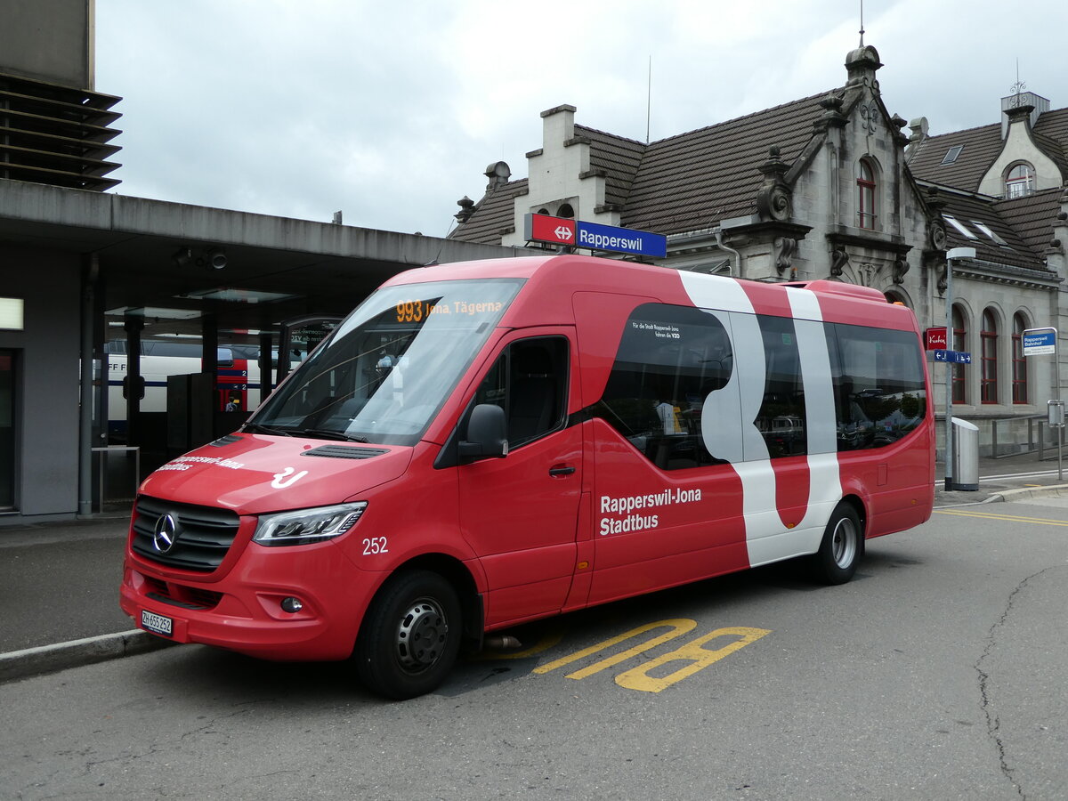 (239'116) - VZO Grningen - Nr. 252/ZH 655'252 - Mercedes am 20. August 2022 beim Bahnhof Rapperswil