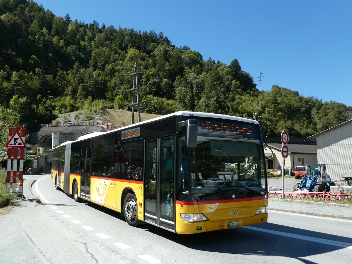 (239'373) - CarPostal Ouest - VD 232'502 - Mercedes am 21. August 2022 beim Bahnhof Gampel-Steg