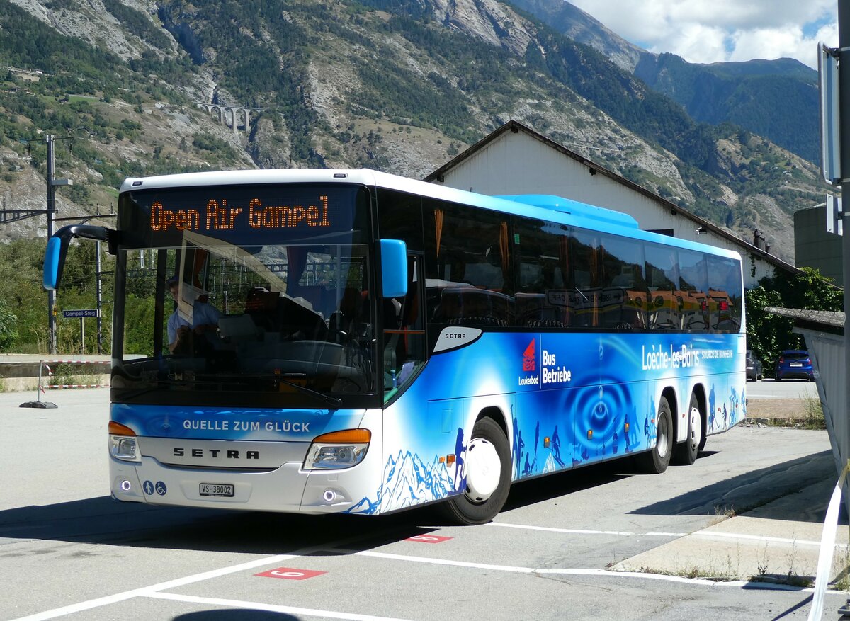 (239'390) - LBB Susten - Nr. 2/VS 38'002 - Setra am 21. August 2022 beim Bahnhof Gampel-Steg