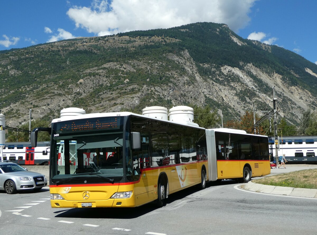 (239'396) - CarPostal Ouest - VD 232'502 - Mercedes am 21. August 2022 beim Bahnhof Gampel-Steg