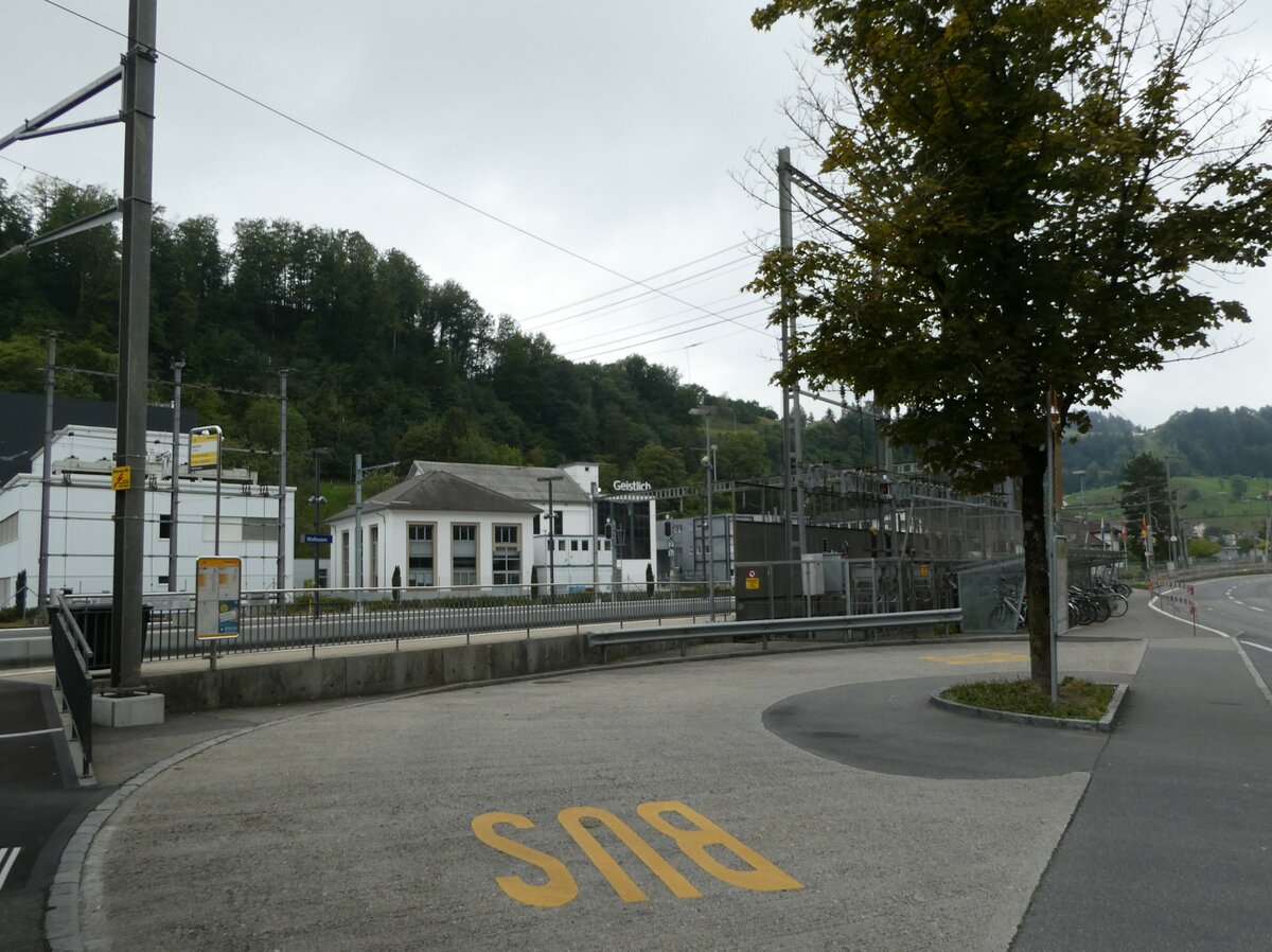 (239'741) - PostAuto-Haltestelle am 28. August 2022 beim Bahnhof Wolhusen