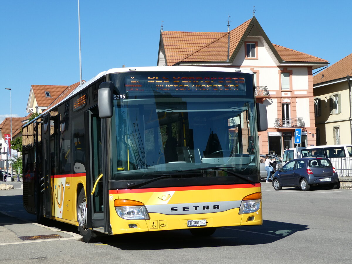 (240'050) - Wieland, Murten - Nr. 52/FR 300'635 - Setra am 11. September 2022 beim Bahnhof Kerzers