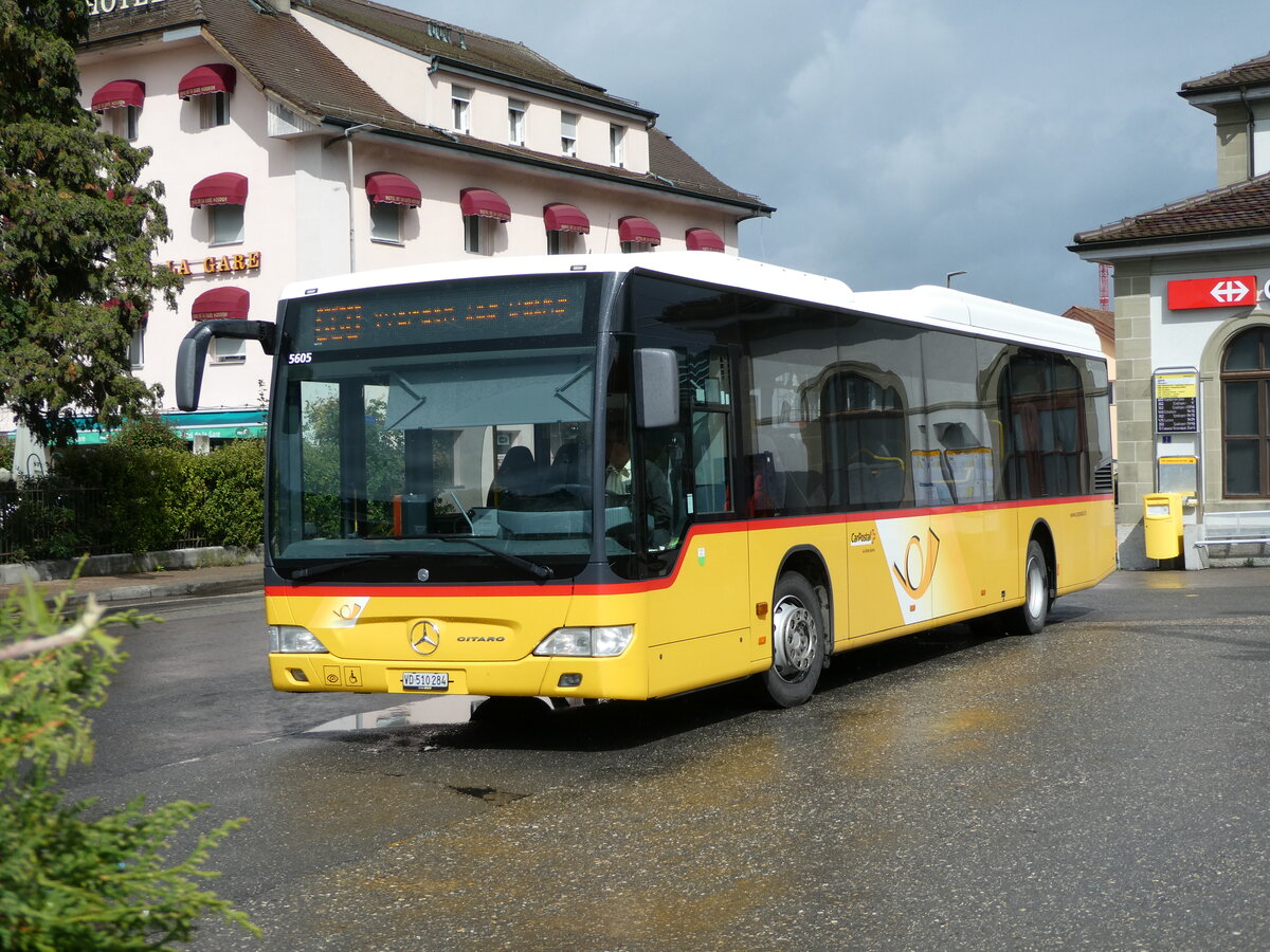 (240'190) - CarPostal Ouest - VD 510'284 - Mercedes am 24. September 2022 beim Bahnhof Moudon