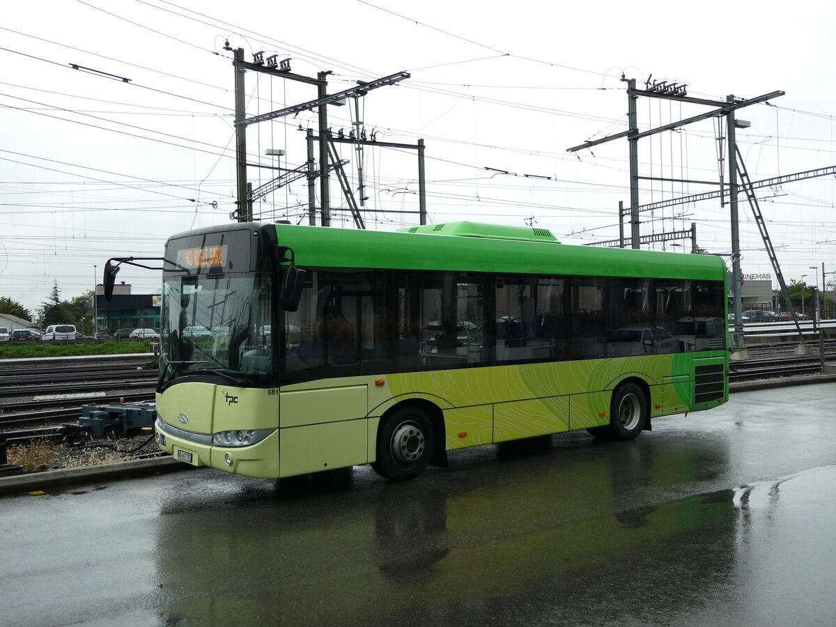 (240'471) - TPC Aigle - Nr. 681/VD 467'725 - Solaris am 1. Oktober 2022 beim Bahnhof Aigle