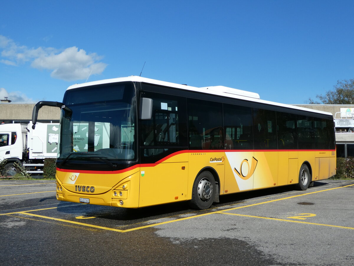 (240'554) - CarPostal Ouest - VD 457'063 - Iveco am 2. Oktober 2022 in Yverdon, Garage