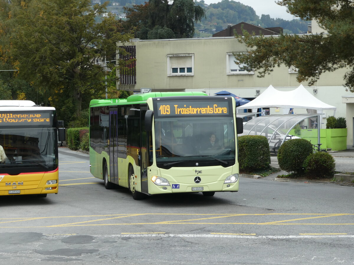 (240'687) - TPC Aigle - Nr. 657/VS324'539 - Mercedes (ex Fahrservice Kortschlag, D-Potsdam; ex EvoBus, D-Berlin) am 8. Oktober 2022 beim Bahnhof Monthey CFF