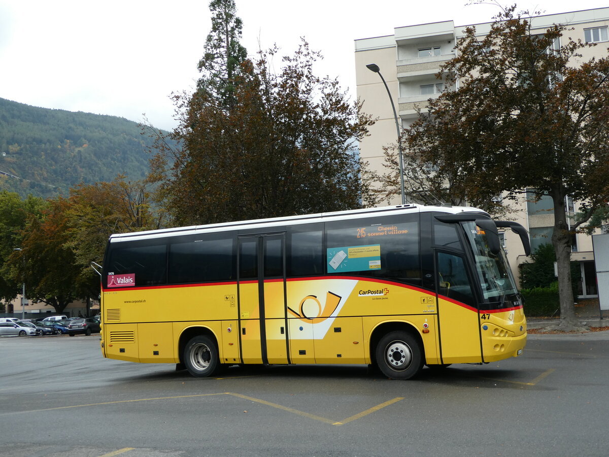 (240'702) - PostAuto Wallis - Nr. 47/VS 536'945 - MAN/Beulas (ex TMR Martigny Nr. 126) am 8. Oktober 2022 beim Bahnhof Martigny