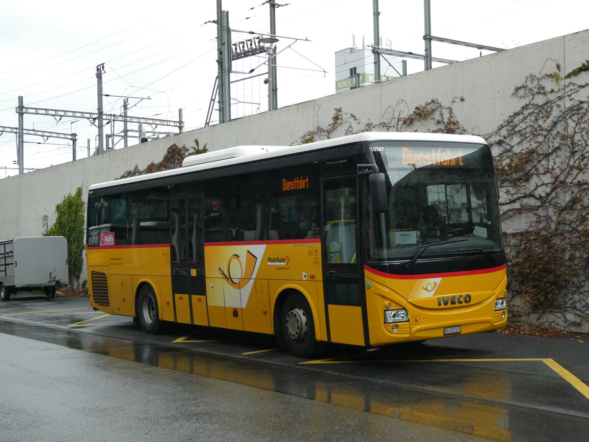 (240'724) - BUS-trans, Visp - VS 123'123 - Iveco am 8. Oktober 2022 beim Bahnhof Visp