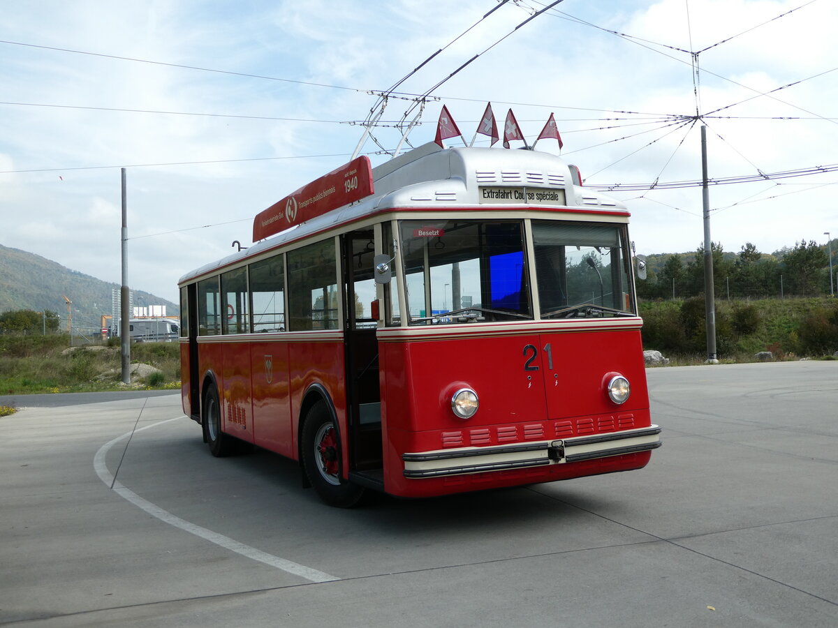 (240'792) - VB Biel - Nr. 21 - Berna/Hess Trolleybus am 9. Oktober 2022 in Biel, Stadien