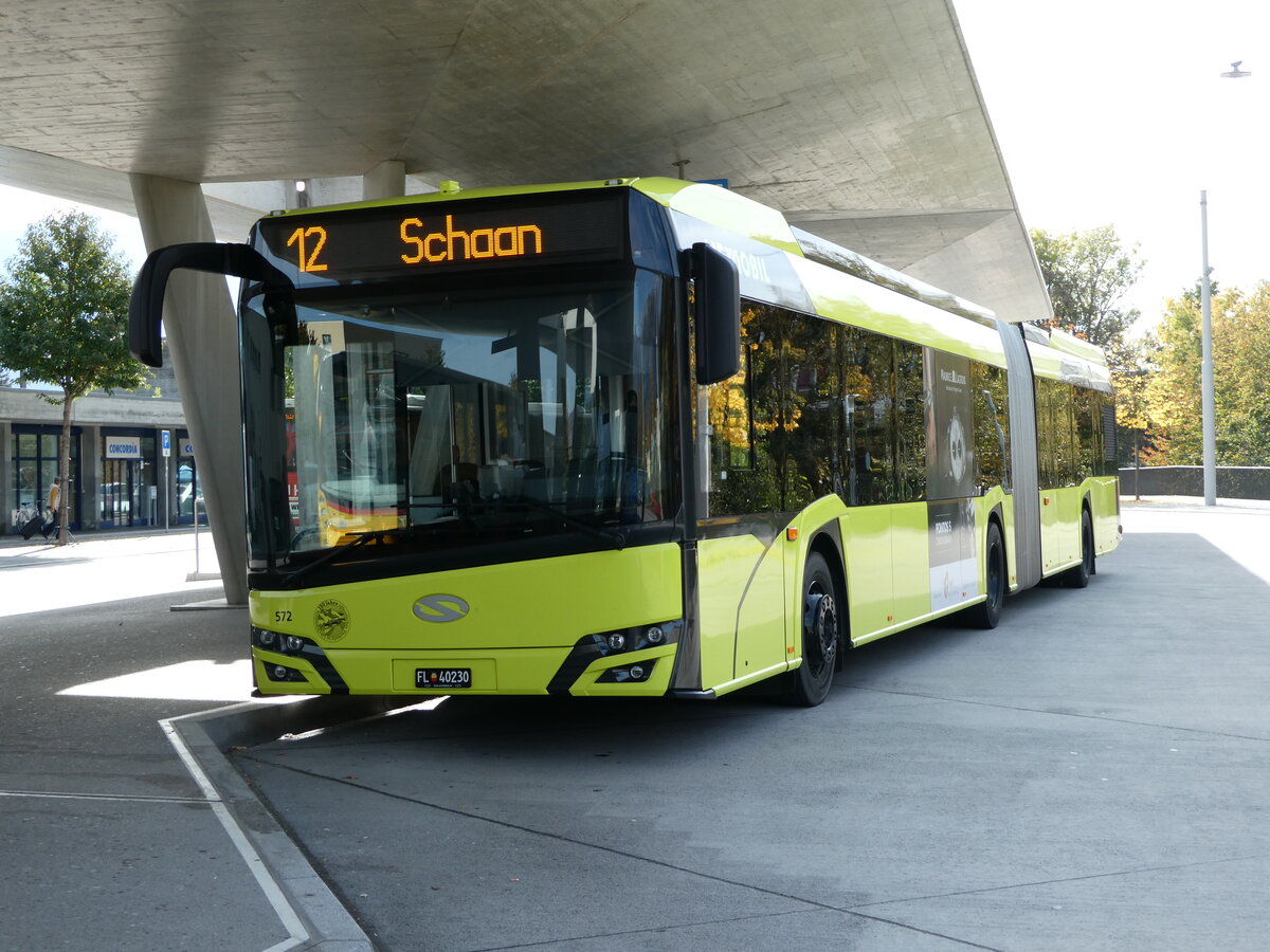 (240'920) - Aus Liechtenstein: BOS PS Anstalt, Vaduz - Nr. 572/FL 40'230 - Solaris am 11. Oktober 2022 beim Bahnhof Buchs