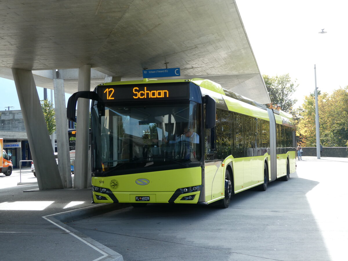 (240'933) - Aus Liechtenstein: BOS PS Anstalt, Vaduz - Nr. 570/FL 40'228 - Solaris am 11. Oktober 2022 beim Bahnhof Buchs