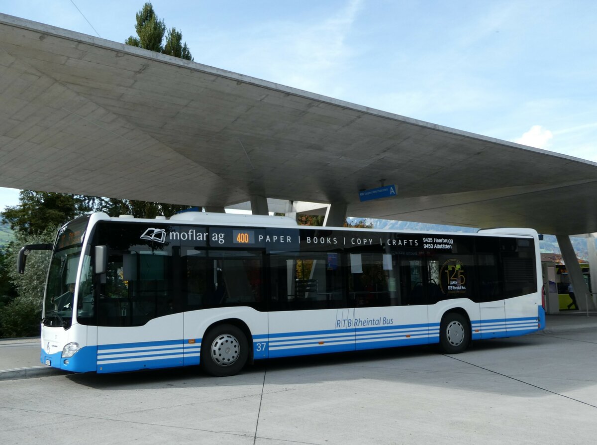 (240'973) - RTB Altsttten - Nr. 37/SG 305'529 - Mercedes am 11. Oktober 2022 beim Bahnhof Buchs