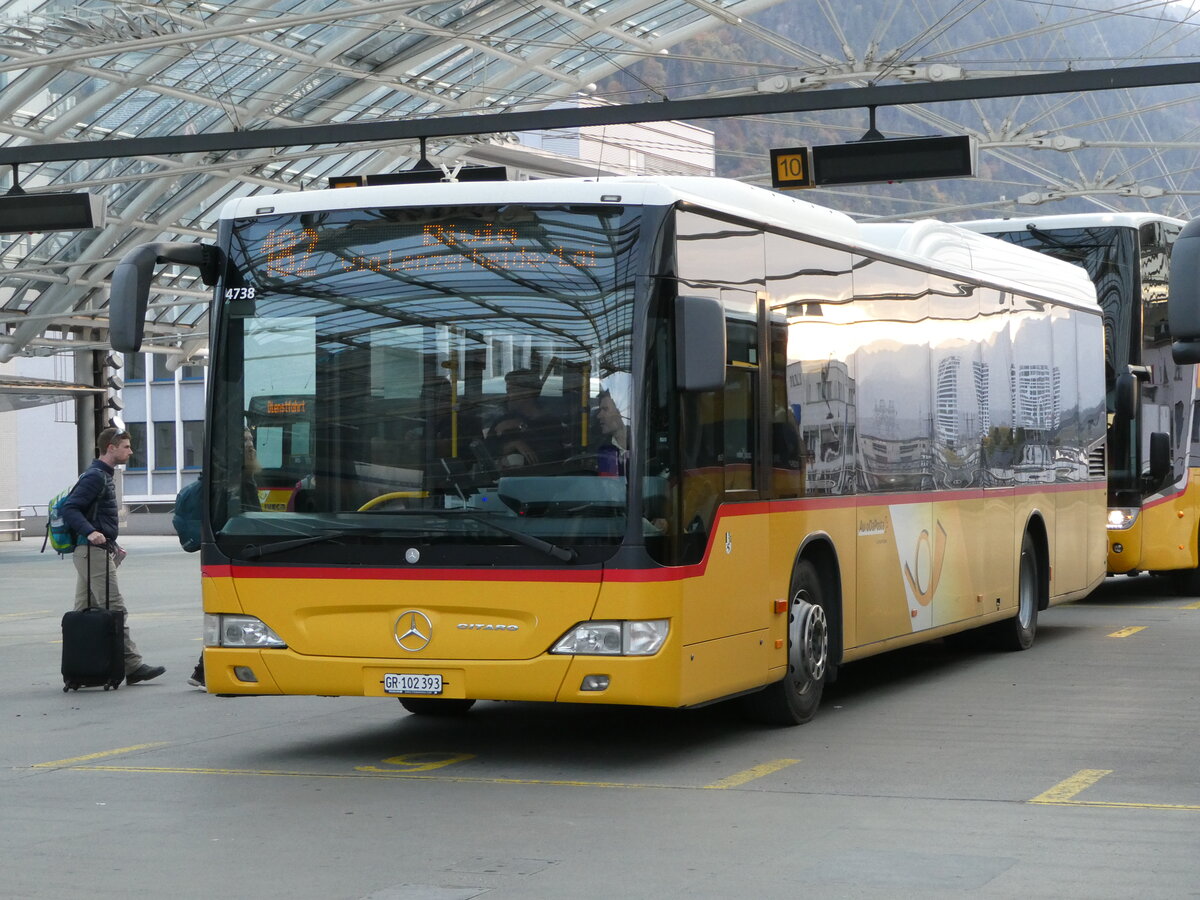 (241'034) - PostAuto Graubnden - GR 102'393 - Mercedes am 11. Oktober 2022 in Chur, Postautostation