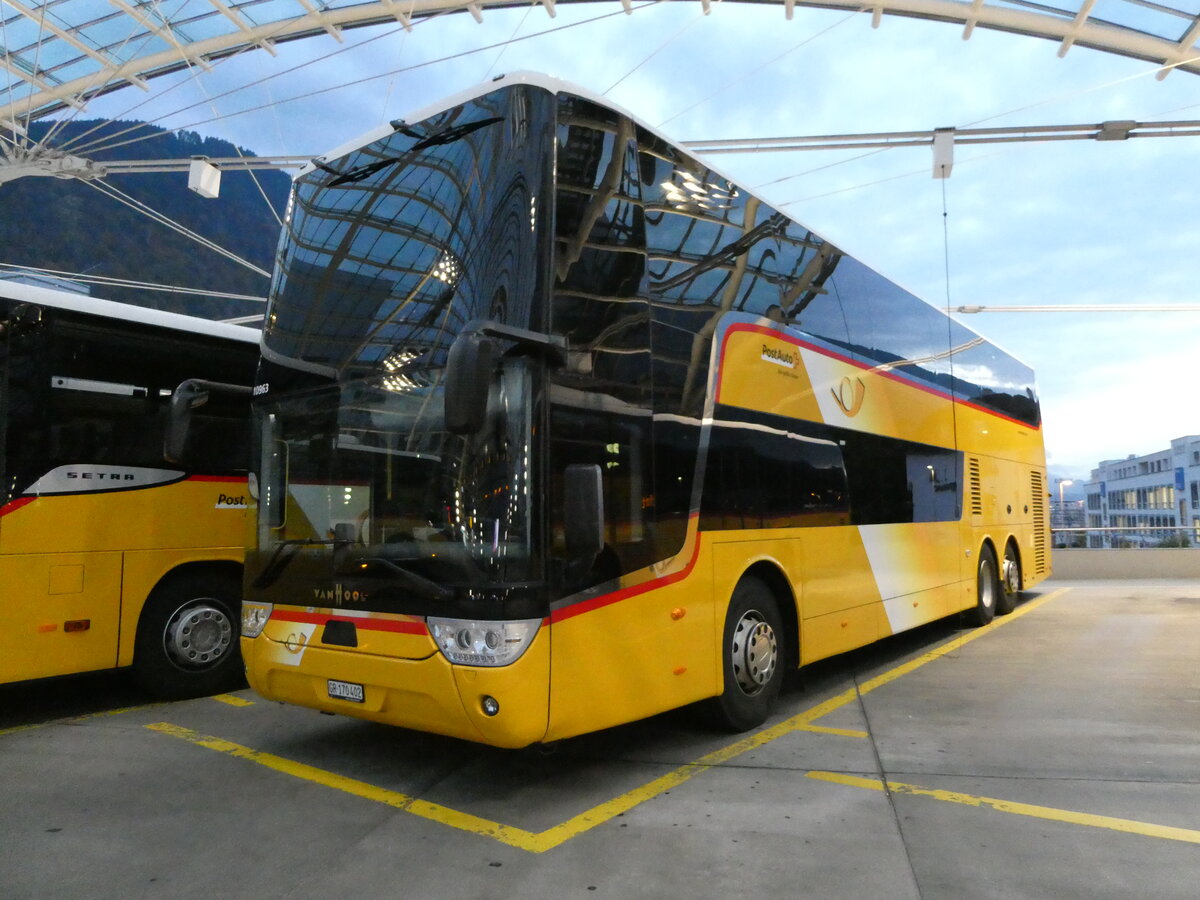 (241'042) - PostAuto Graubnden - GR 170'402 - Van Hool am 11. Oktober 2022 in Chur, Postautostation