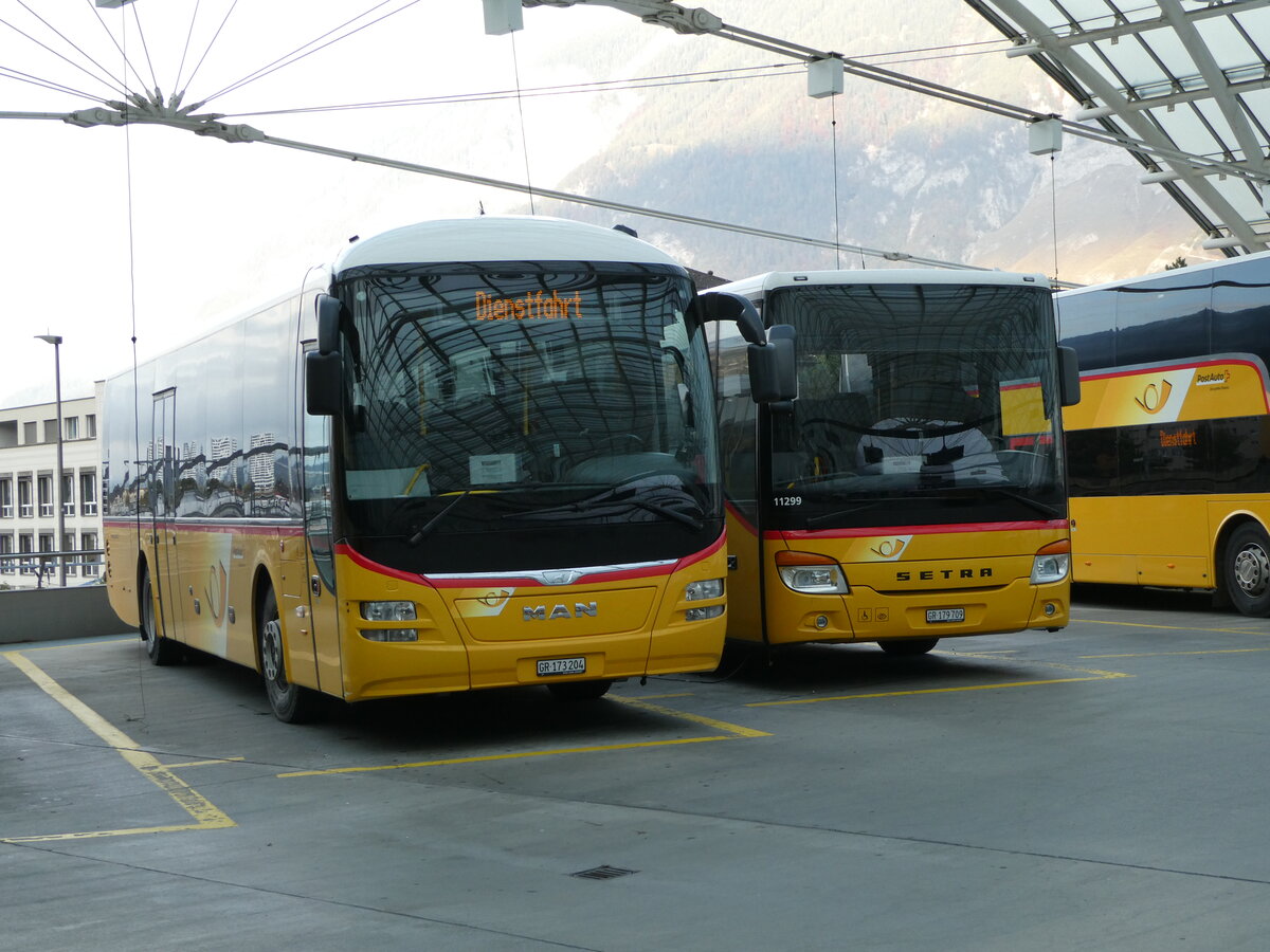 (241'063) - PostAuto Graubnden - GR 173'204 - MAN am 12. Oktober 2022 in Chur, Postautostation